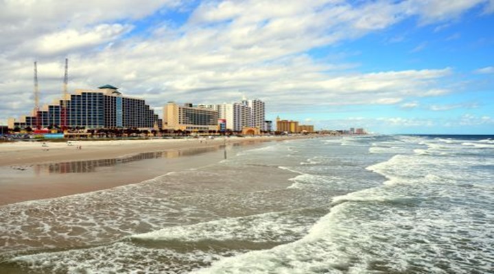 As Bandeiras Estão Tremulando em Daytona Beach